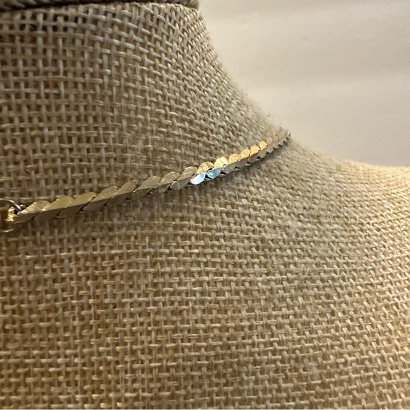 Vintage Cloisonne Bird / Parrot Pendant Necklace gold tone, oval shape white - Picture 10 of 10